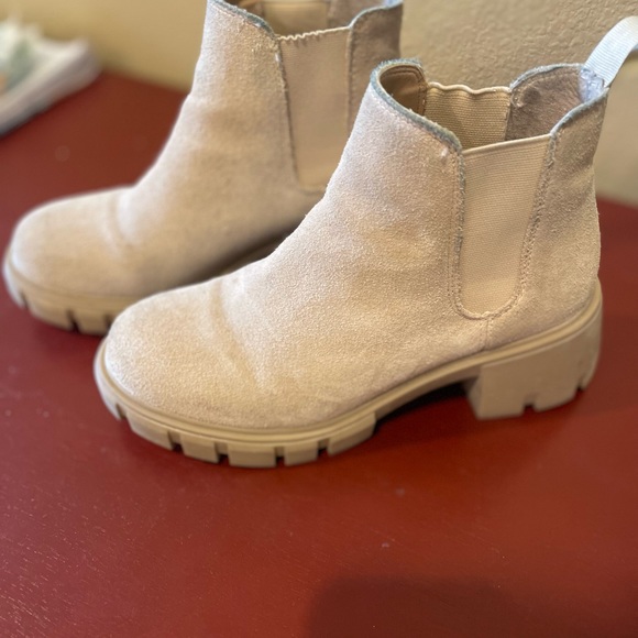 Steve Madden Chelsea Boot - Picture 4 of 4